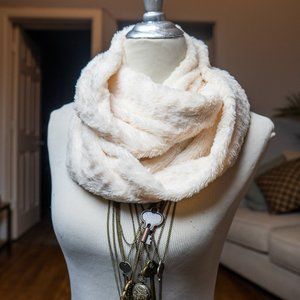 COPY - Forever 21 | Faux Fur Off White Scarf | NW…